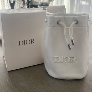 Beautiful white fabric Parfums Christian Dior pouch.